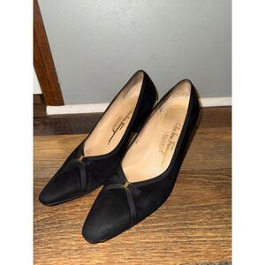 Salvatore Ferragamo Boutique Classic Suede Black Leather Pumps Heels Size 7.5 B